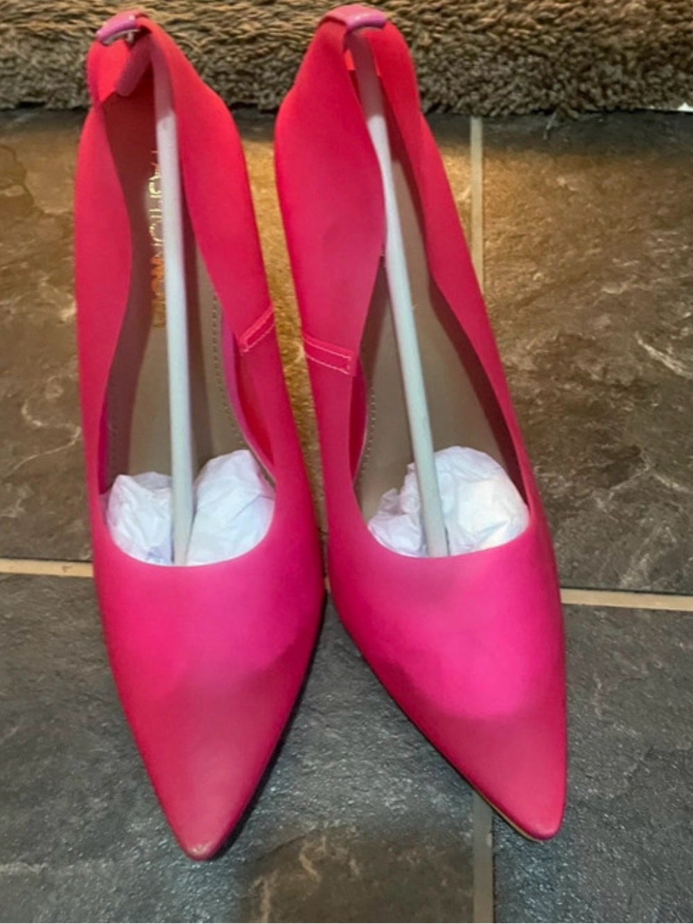 NWOT Fashion Nova Women's Pink Pointed-Toe Pumps